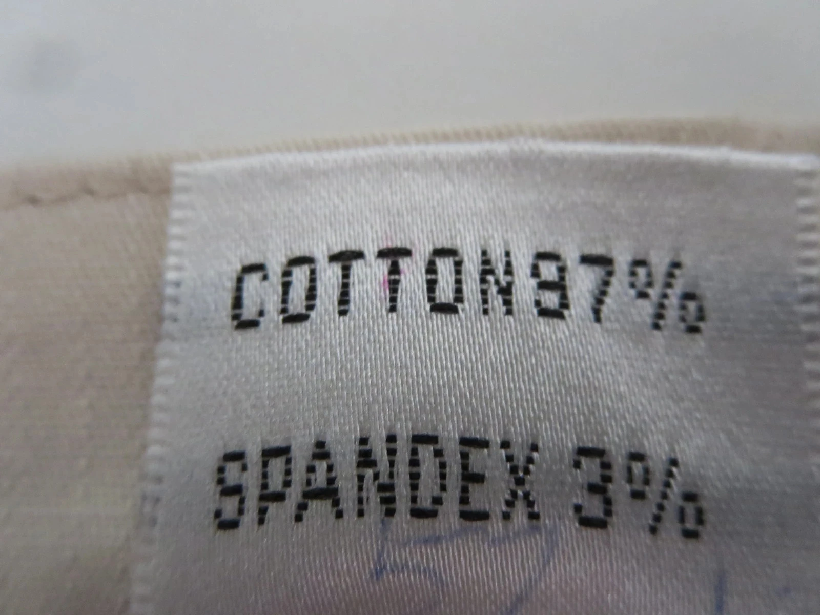 Pantalon 7/8 beige/écru 93% coton - Taille 40 - Strass - Excellent état – photo 3
